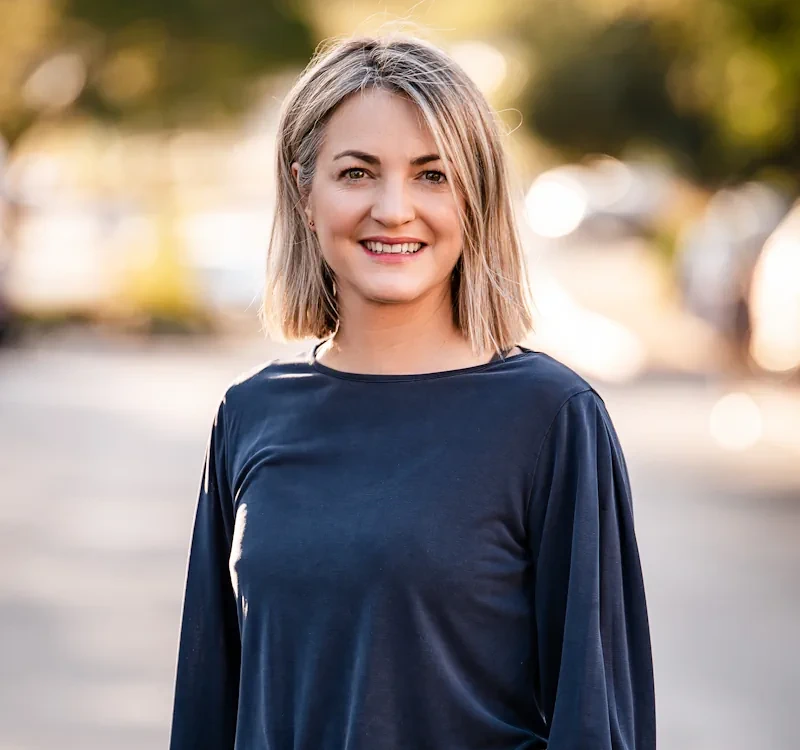 Juliane-cropped Regine